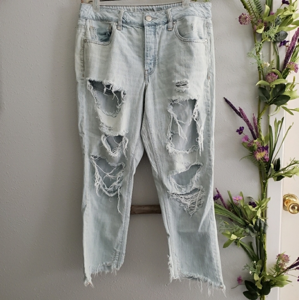 American Eagle Tomgirl ripped jeans sz 8